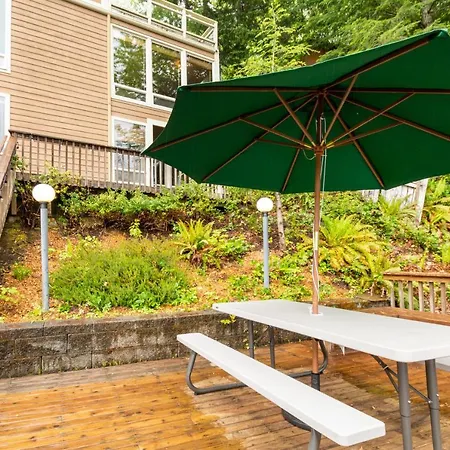 Lake Sutherland Ski Condo